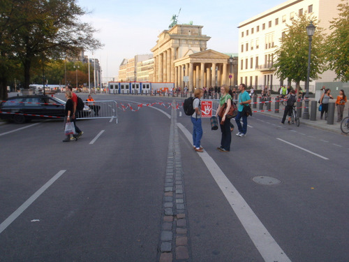 Looking north toward the Brandenburg Tor.